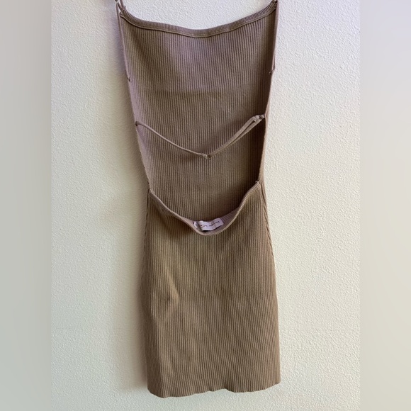 Backless Dress - Picture 4 of 4